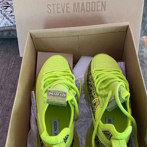 Steve Madden maxima neon green
